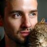 Julien et son chat Néo